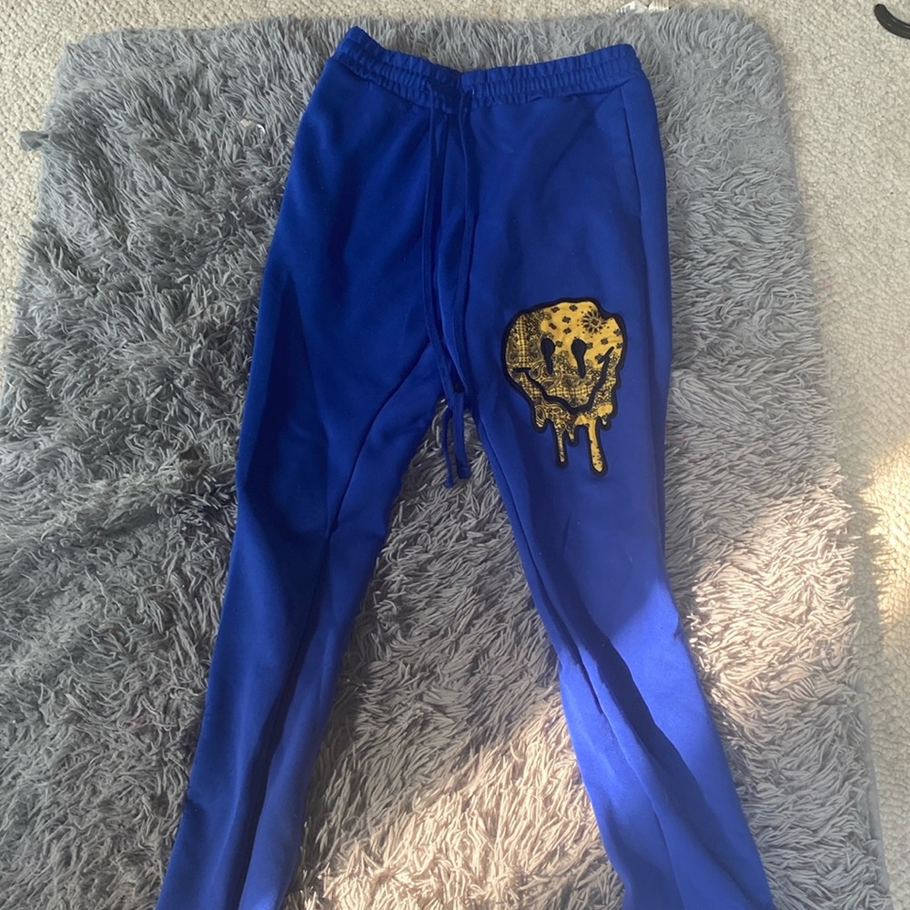 Dark blue sweats with a yellow/black smiley face. Rue 21 size medium